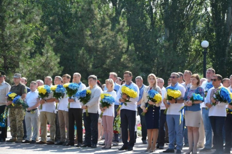 Мариуполь отмечает День Конституции Украины
