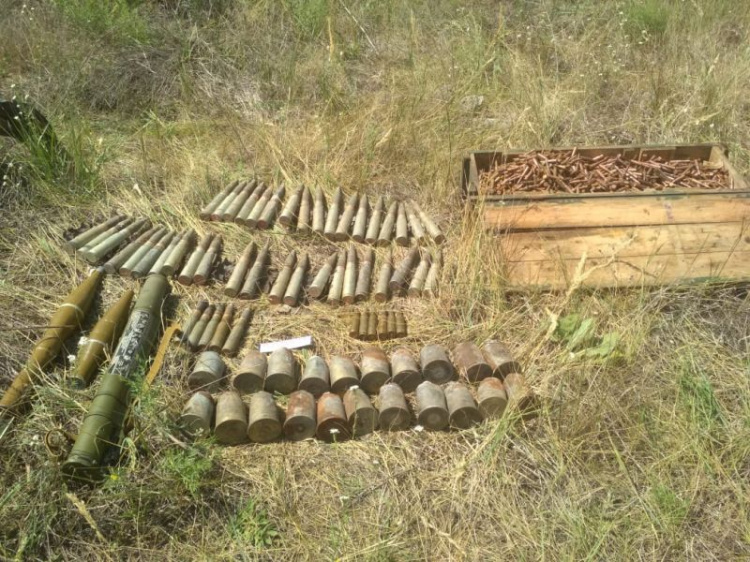 На Донбассе СБУ изъяла более 70 тысяч боеприпасов и сотни килограмм взрывчатки