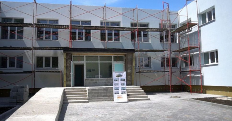 В Мариуполе проверили, как проходит ремонт детсадов в рамках «Большого строительства»