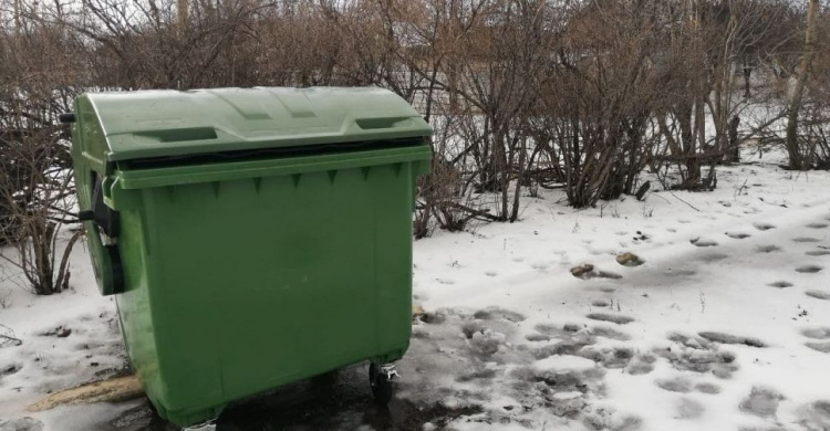В селах Мариупольского района устанавливают евроконтейнеры для мусора