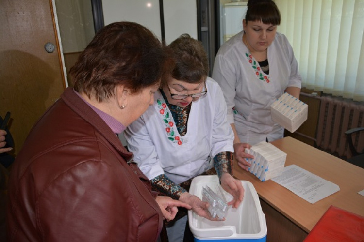 Красный Крест на полгода вперед обеспечил Мариуполь вакцинами (ФОТО)
