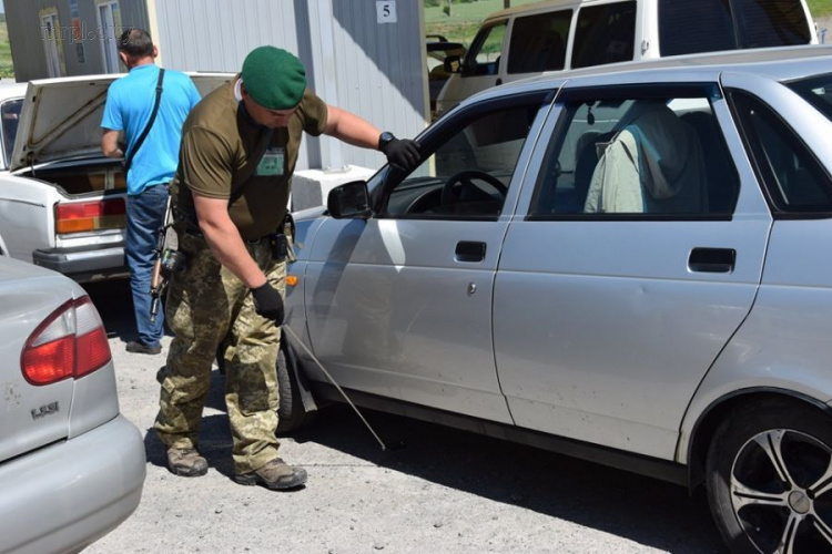 Ситуация на блокпостах Донбасса: 244 лицам отказано в пропуске (ФОТО)