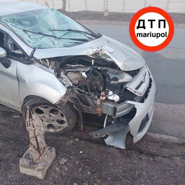 В Мариуполе водитель отвлеклась на телефон и «перевернула» автомобиль