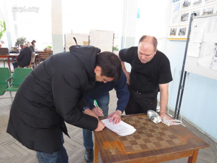 В Мариуполе достигнуто «мирное соглашение» по Шахматному клубу (ФОТО+ВИДЕО)