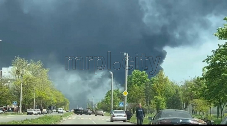 На «Азовстали» в Мариуполе масштабный пожар после бомбардировки