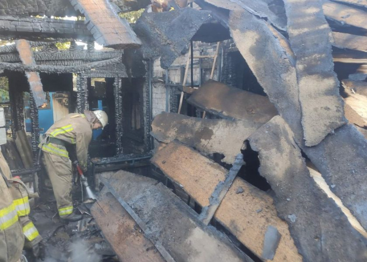 При пожаре неподалеку от Мариуполя погибла пенсионерка