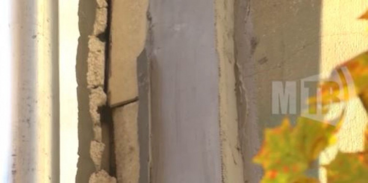 В Мариуполе разрушается жилой дом: жители многоэтажки бьют тревогу