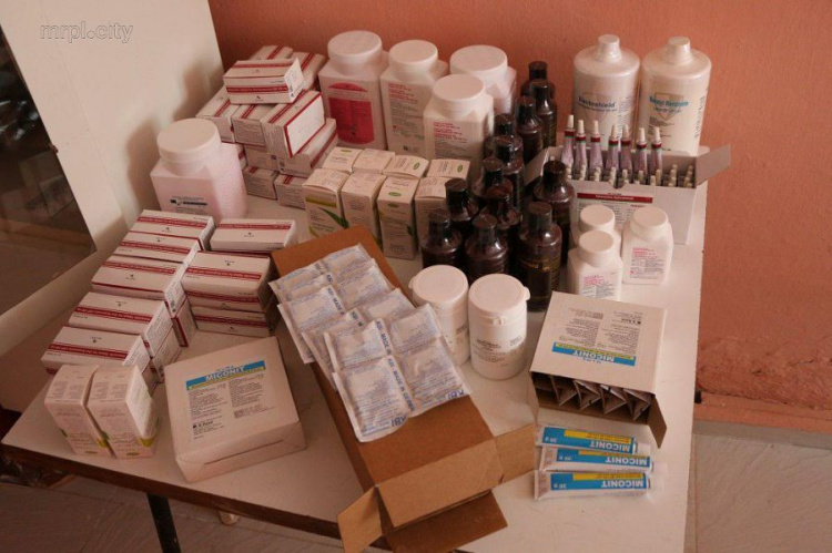 В прифронтовые поселки под Мариуполем привезли  лекарства (ФОТО)
