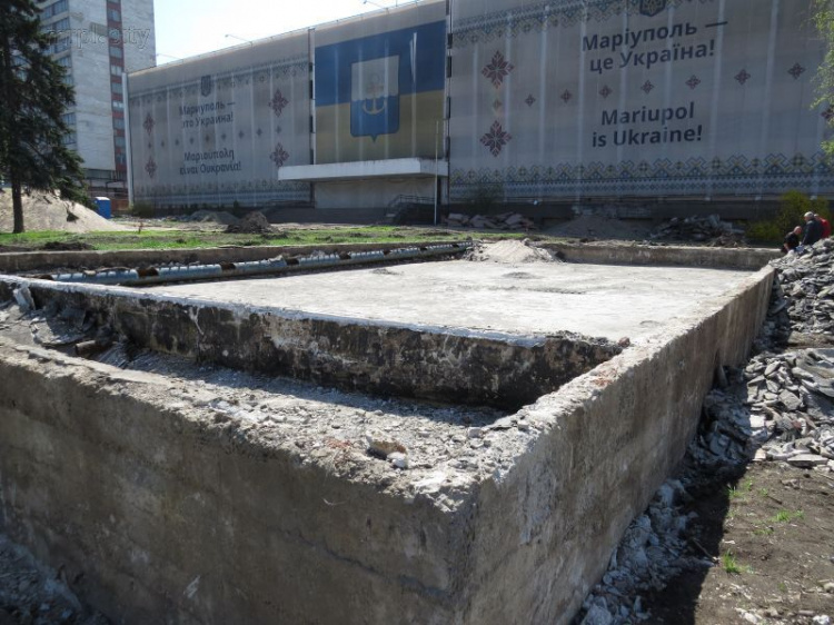 В Мариуполе приступили к созданию первого пешеходного фонтана (ФОТО)