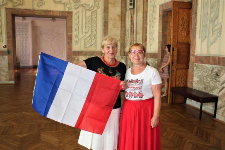 «Браво!» - посол Франции в Украине Изабель Дюмон музицировала с мариупольским «Ренессансом» (ФОТО+ВИДЕО)