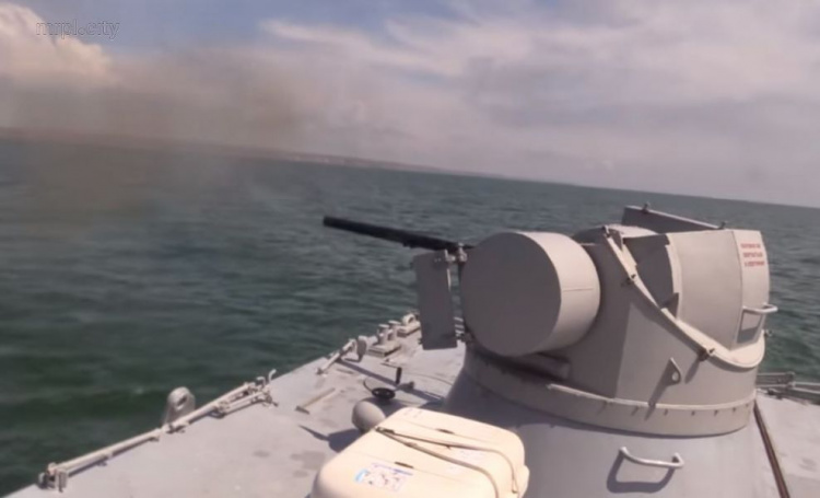 В море вблизи Мариуполя «уничтожили» вражеский десант (ФОТО+ВИДЕО)