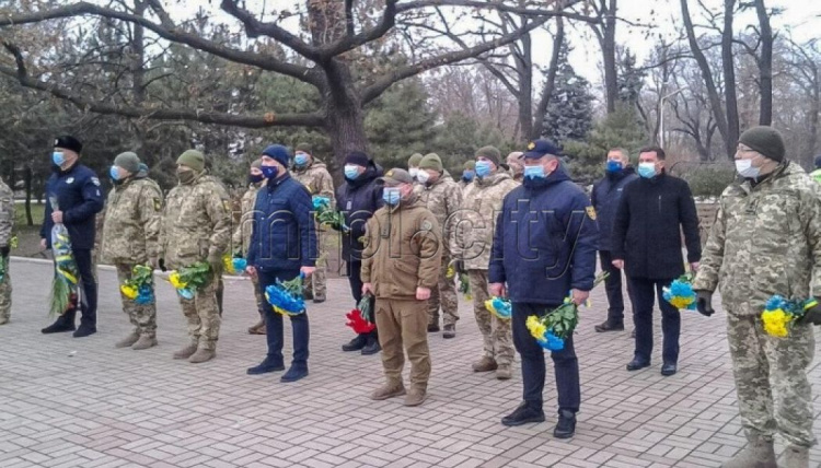 В Мариуполе прошел митинг ко Дню Вооруженных сил Украины