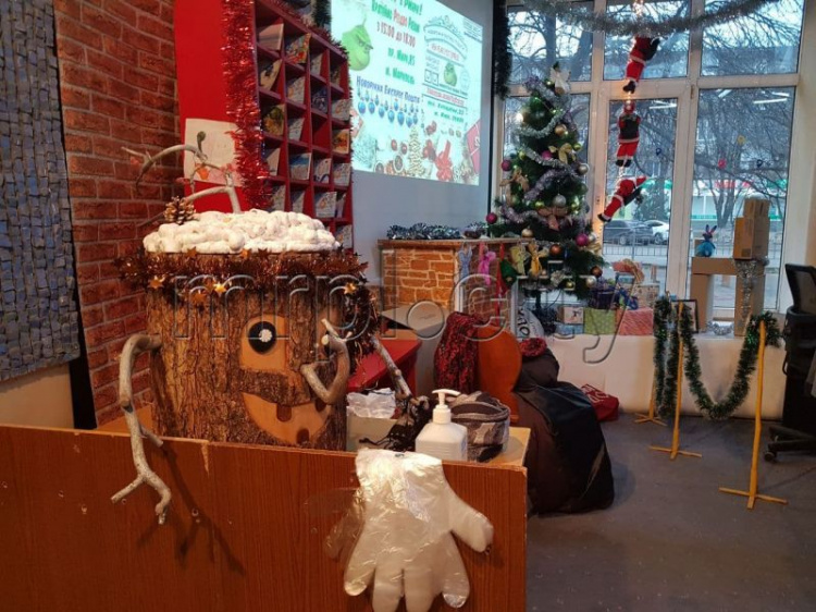 В Мариуполе заработала новогодняя экспресс-почта к Деду Морозу