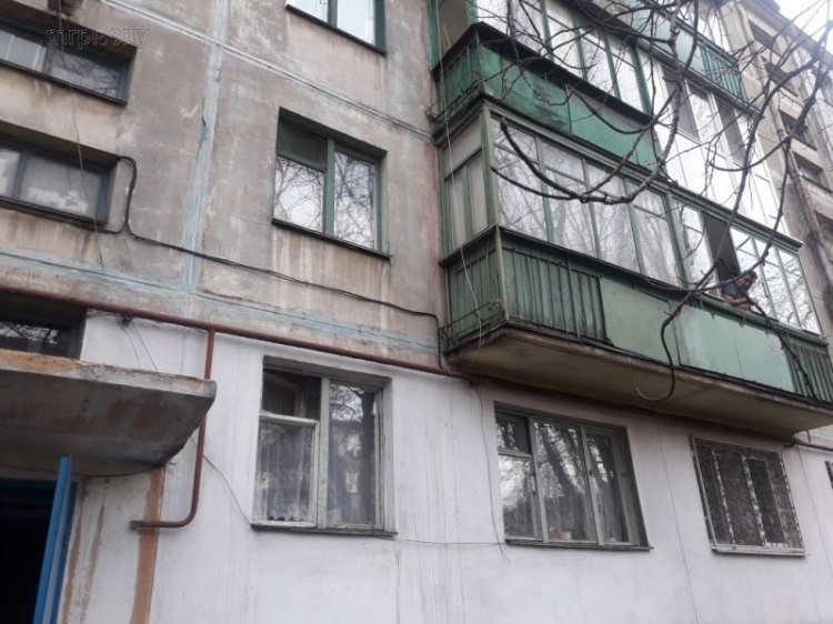 Жильцы многоэтажного дома в Мариуполе пожаловались на сильный запах газа (ФОТО)