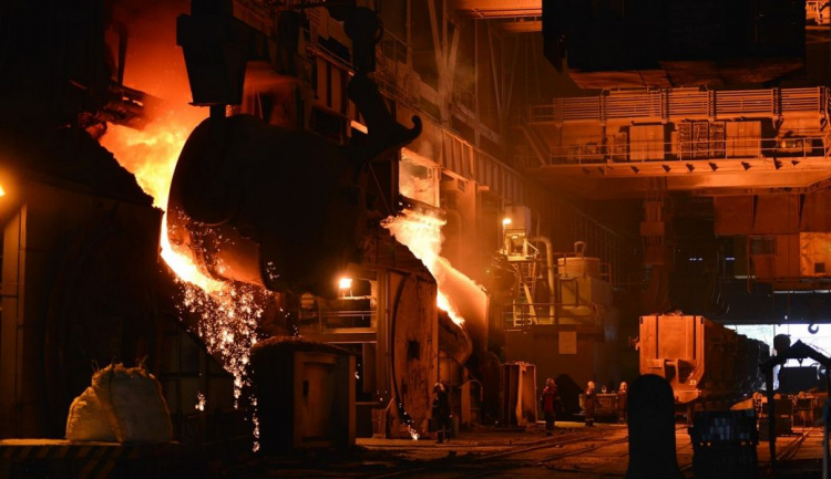 Модернизация повышает эффективность сталеплавильного передела ММК имени Ильича