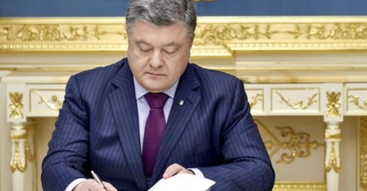 Порошенко поддержал военное положение и вынес вопрос на голосование в Верховную Раду
