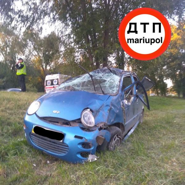 В Мариуполе автомобиль с беременной пассажиркой и пьяным водителем совершил «кульбит»