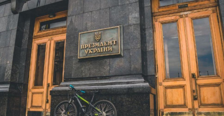 Украинцы предложили Зеленскому перенести свой офис в Золотое на Донбасс