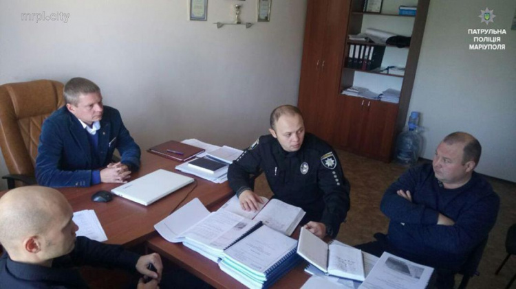 Патрульная полиция Мариуполя осваивается в новой для себя роли ГАИ на областных трассах (ФОТО)