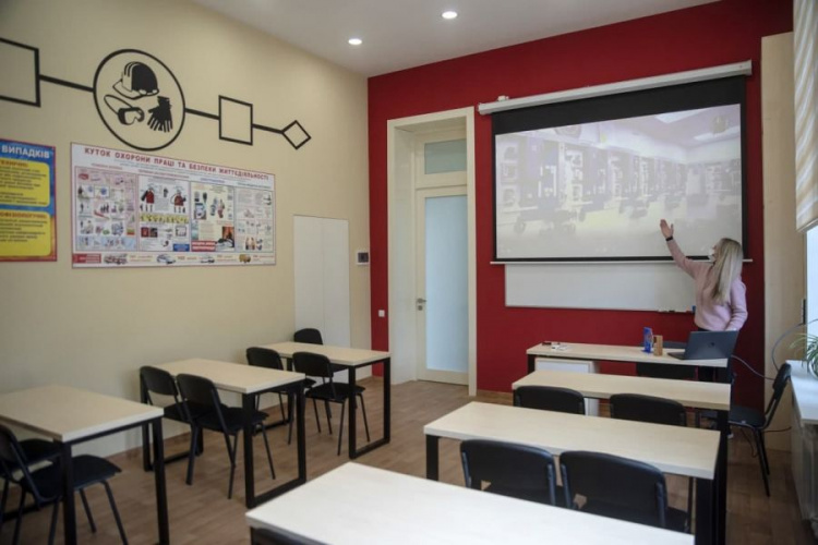 За пять лет Метинвест инвестировал более 42 млн грн в развитие образования в Мариуполе