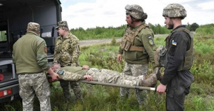 В Донбассе двое украинских военных получили тяжелые ранения