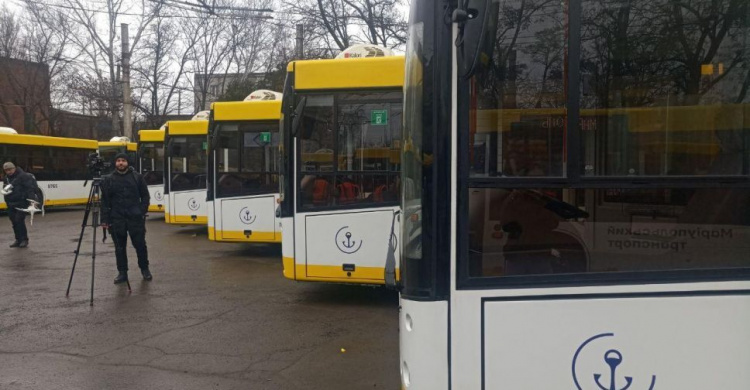 По Мариуполю на «Мерседесе»: в городе полностью укомплектовали автобусный парк (ФОТО)