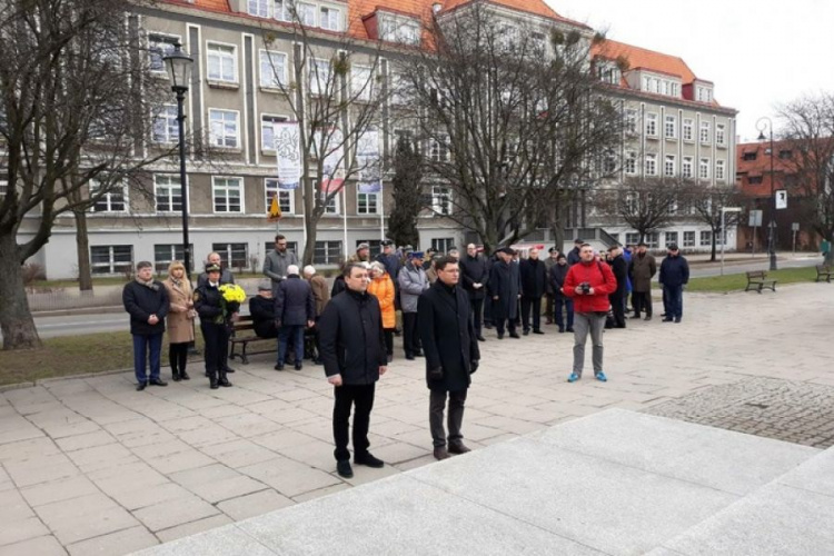 Власти Мариуполя отметили возвращение Гданьска в Польшу (ФОТО)