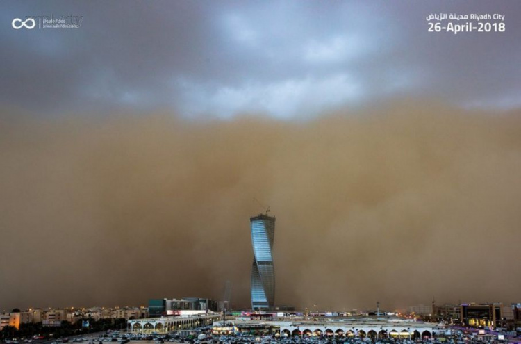 Как выглядит песчаная буря в Саудовской Аравии. Похоже на конец света (ФОТО+ВИДЕО)