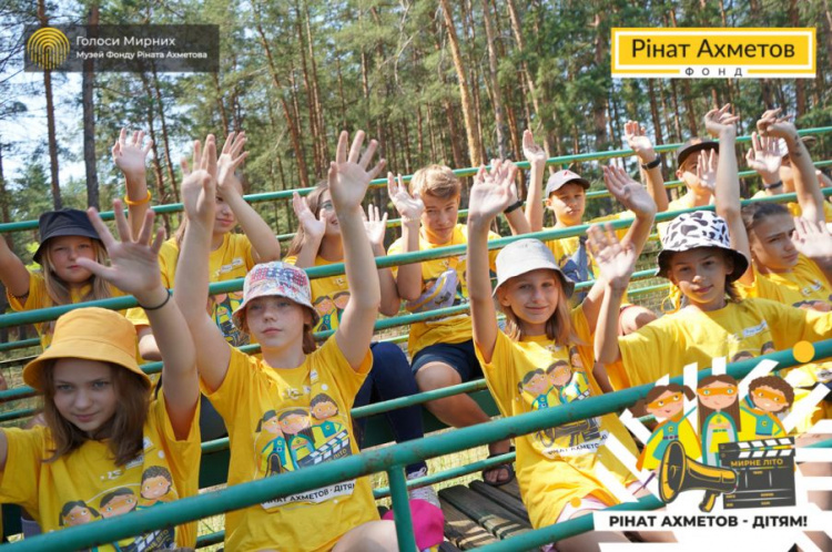 Детей Донбасса оздоравливают в современном лагере и дарят мирное небо