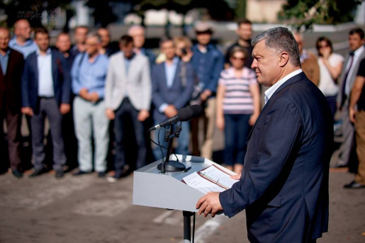 В воскресенье Президент Украины с 60 послами посетил на Донетчине зону ООС (ФОТО)