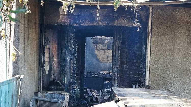 В Мариуполе в огне пожара погиб пенсионер (ФОТО)