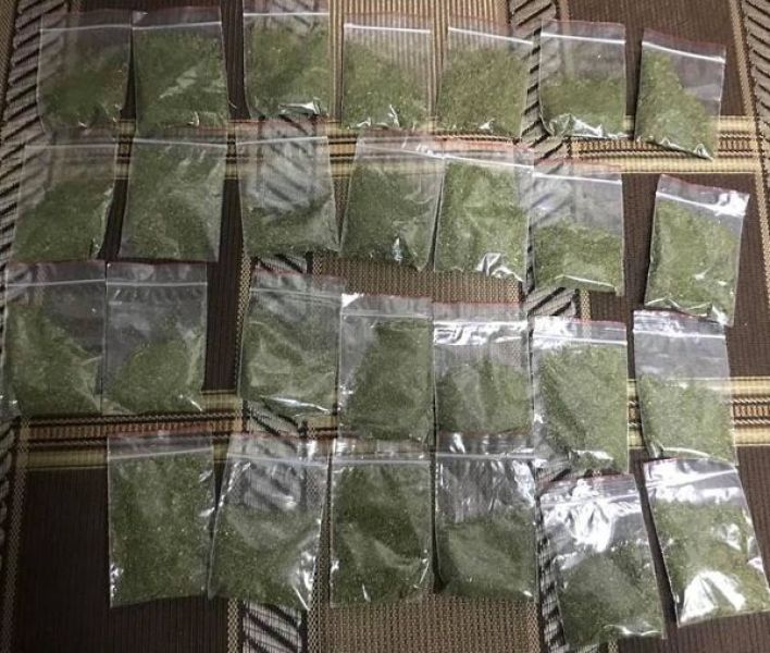 В Мариуполе 48-летняя женщина хранила дома десятки свертков с наркотиком