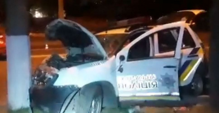 В Мариуполе полицейский автомобиль протаранил «Шкоду» (ФОТО+ВИДЕО)