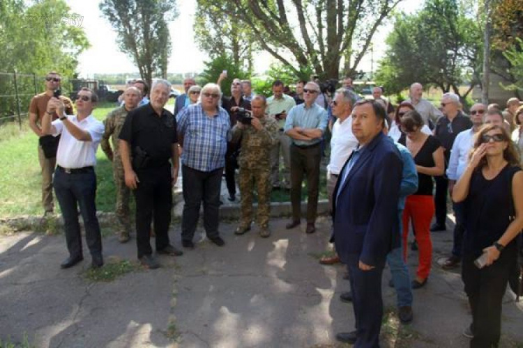 Европарламентарии  узнали о гибели от обстрелов более 10 работников Авдеевского 