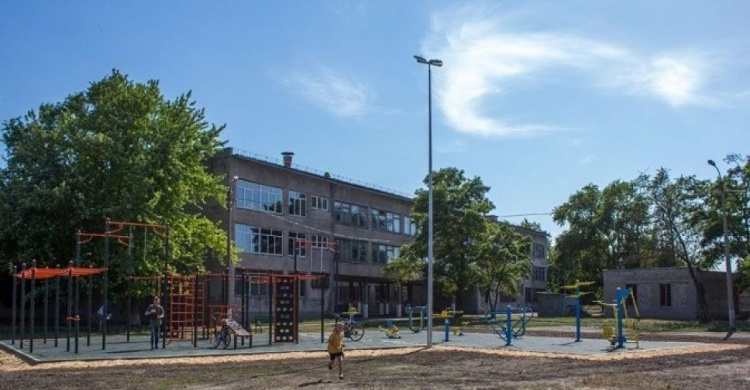 В мариупольской школе откроют современную спортплощадку за 5 млн гривен (ФОТО)