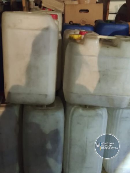 В Мариуполе торговые сети продавали контрафактный алкоголь: сумма изъятого товара 900 тысяч гривен