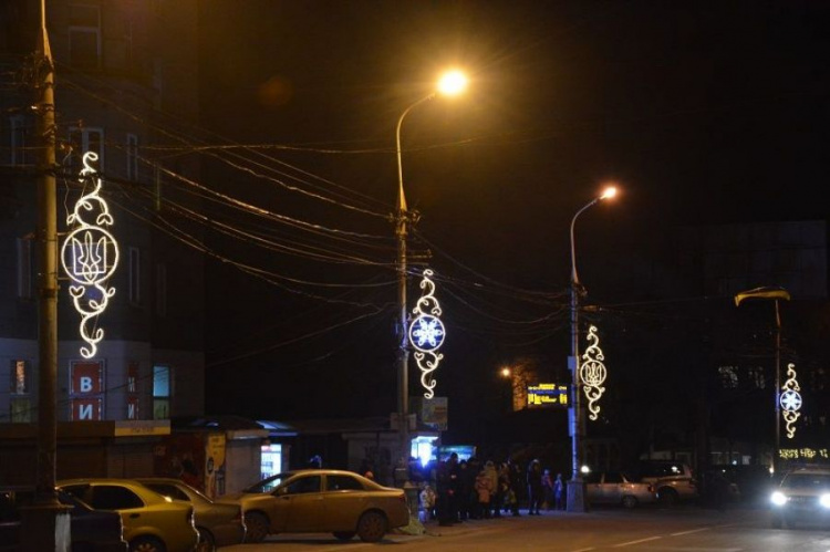 К праздничной иллюминации в Мариуполе добавили новые элементы (ФОТО)