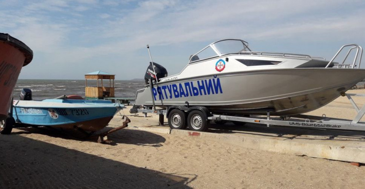 Спасателям под Мариуполем подарили катер за миллион гривен (ФОТО)