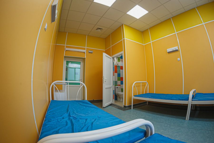 Завершился ремонт второго детского инфекционного отделения на базе городской больницы №4