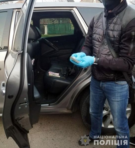 Подозреваемые в ограблении предпринимателя попали в ловушку полиции под Мариуполем (ФОТО)