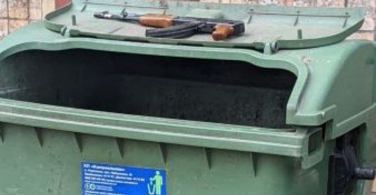 Мариупольцев встревожил похожий на автомат Калашникова предмет. Полиция дала комментарий