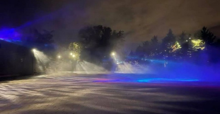 Как выглядит световое шоу в мариупольском парке имени Гурова