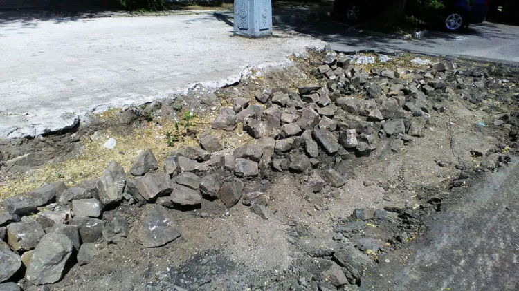 В центре Мариуполя раскопали брусчатку старого города (ФОТО+ВИДЕО)