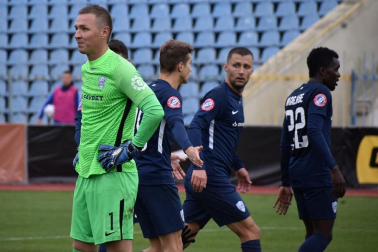 ФК «Мариуполь» сыграл подряд десять матчей на выезде. Азовцы одержали победу над «Минаем»