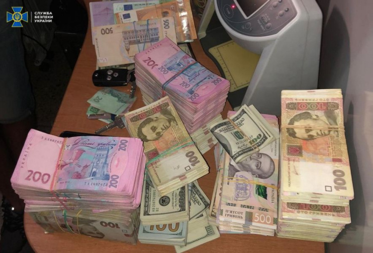 Переселенцы с оккупированного Донбасса отмывали деньги через криптовалюту
