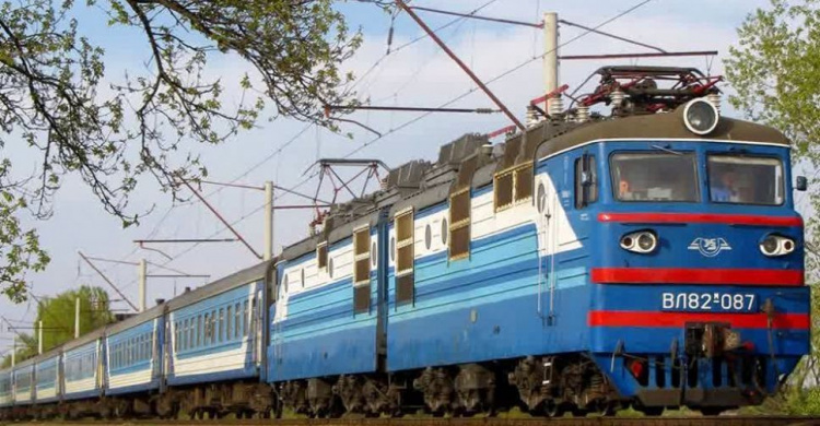 Поезд Бахмут – Мариуполь изменил маршрут из-за взрывов в Балаклее