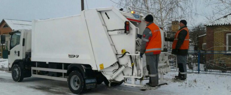 На улицы Сартаны и ближайших поселков выехала новая мусороуборочная техника