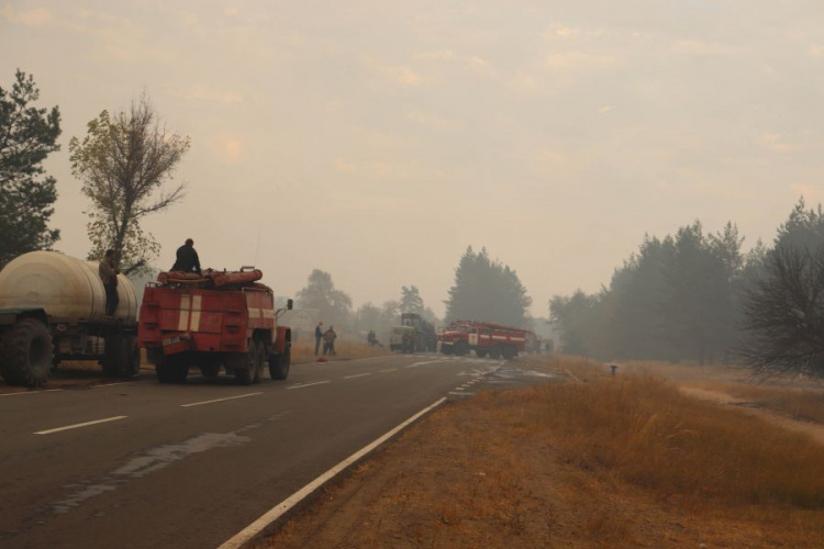 Пожары в Донбассе: в зоне риска - артиллерийский склад и газораспределительная станция