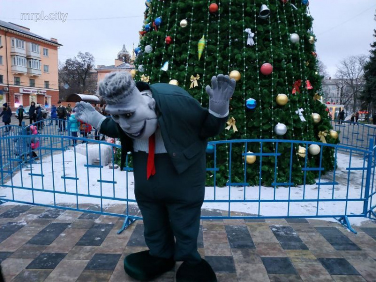 Город покруче Киева: рождественские праздники в обновленном Мариуполе (ФОТО+ВИДЕО)