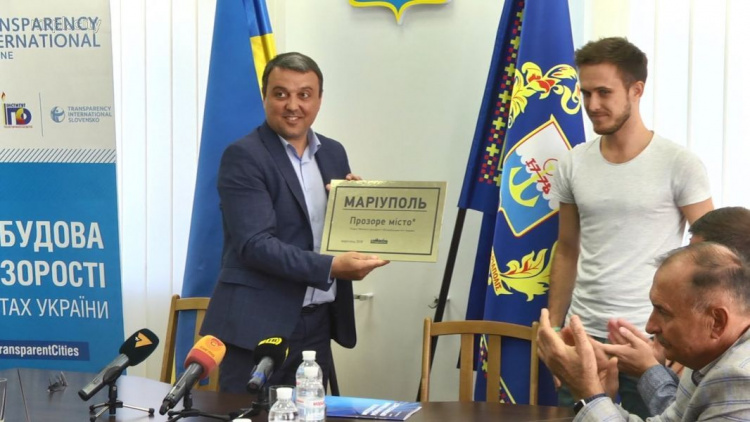 Мариуполь наградили за первое место в рейтинге прозрачных городов (ФОТО)